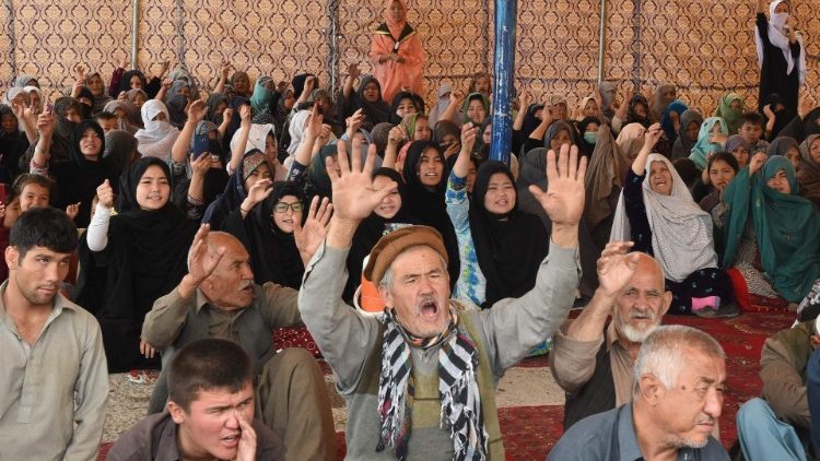 Hazara-Angehörige protestieren nach dem Bombenanschlag in Quetta