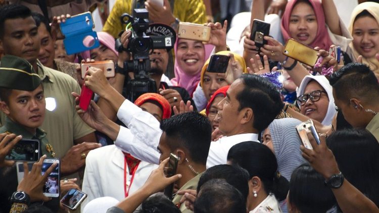 Prezydent Indonezji wśród wyborców