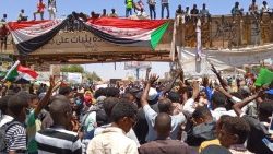 sudan-unrest-politics-demo-1555327129358.jpg