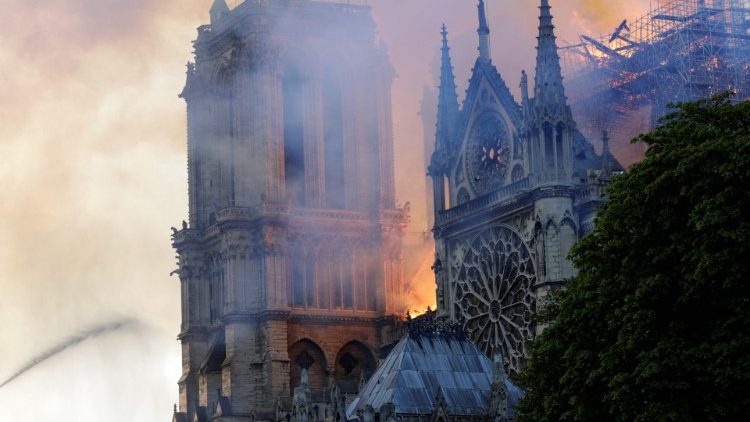 Die lichterloh brennende Notre-Dame
