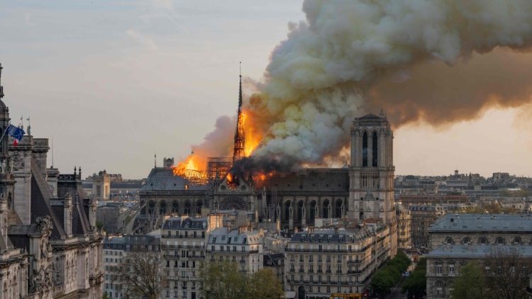 Notre Dame brinner