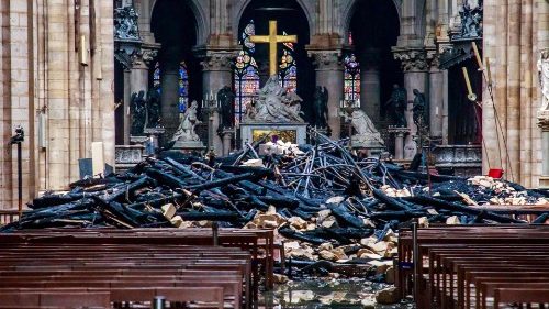 Papa: la ricostruzione di Notre Dame sia un’opera corale