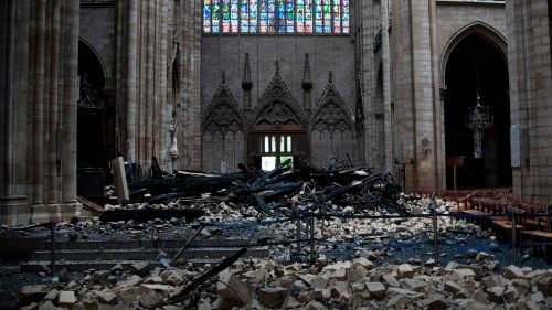 Papa: reconstrucción de Notre Dame sea una obra coral