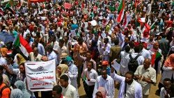 sudan-politics-unrest-protest-1555497831106.jpg