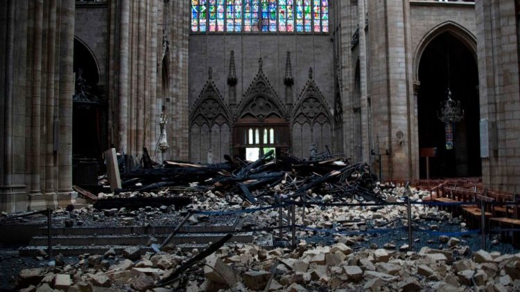  Notre-Dame pas shuarjes së zjarrit