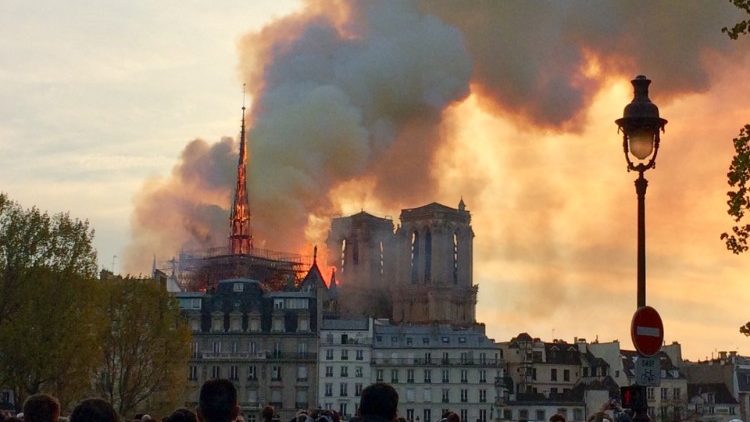 Incêndio da Catedral de Notre-Dame, Paris