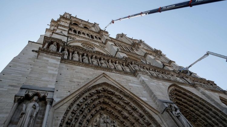 Die ersten Arbeiten an der Kathedrale von Notre-Dame haben schon begonnen