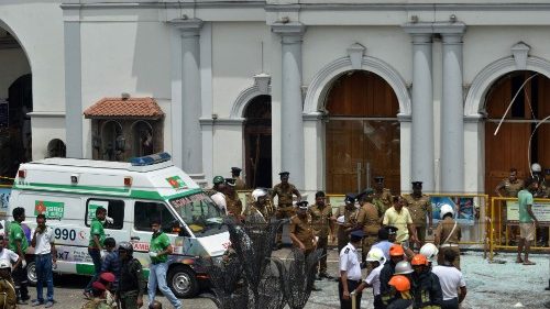 Srí Lanka: vyše 200 mŕtvych po bombových útokoch na kresťanské kostoly