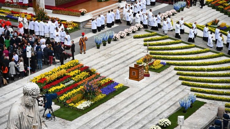 Námestie sv. Petra zdobí 57 tisíc kvetov