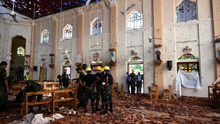 Interior da Igreja de São Sebastião em Negombo, em 22 de abril de 2019, dia seguinte aos atentados de Páscoa