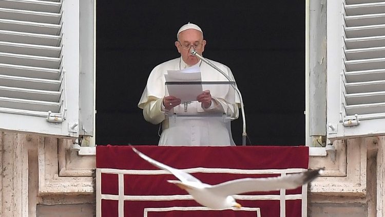 Papst Franziskus beim Regina Coeli-Gebet