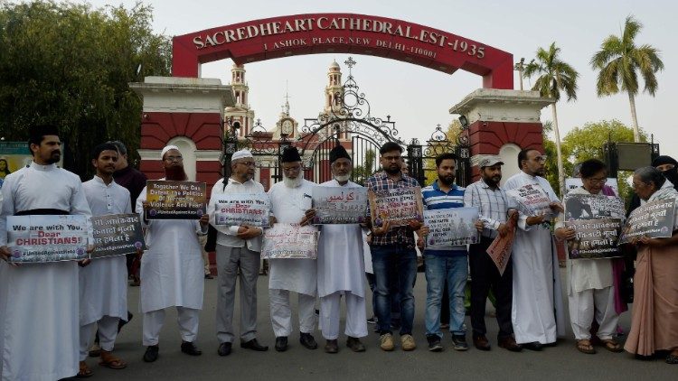 Sri Lanka-Attentat: Solidaritätsbekundung vor der Kathedrale Sacred Heart in Neu Delhi 