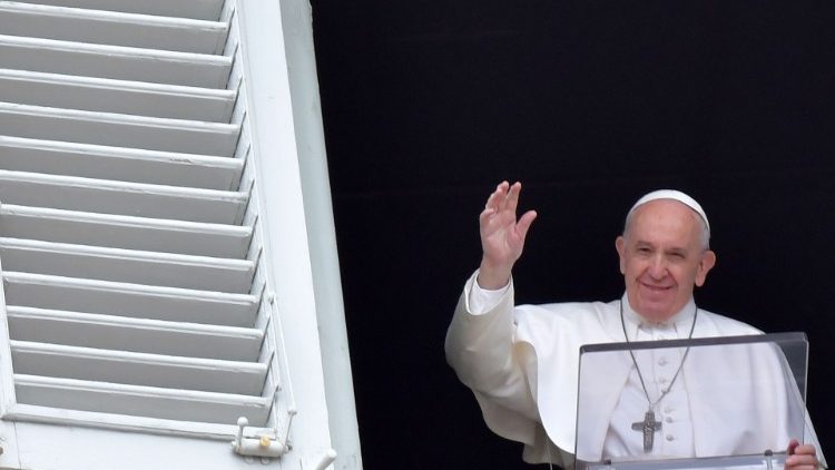 Papa Franjo tijekom molite Kraljice neba