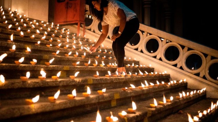 Colombo. Homenagem às vítimas dos atentados da Páscoa