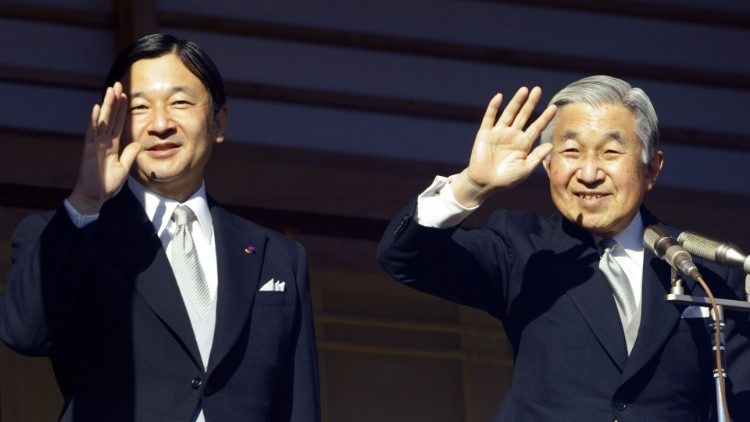 Naruhito, à gauche, futur empereur, et son père, Akihito, qui abdiquera ce 30 avril