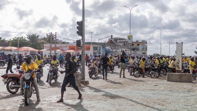Les manifestants dans les rues de Cotonou au Bénin.