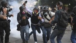 venezuela-crisis-opposition-may-day-1556748100031.jpg