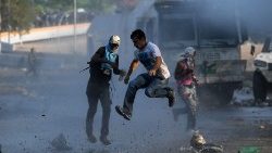 topshot-venezuela-crisis-opposition-may-day-1556787717715.jpg