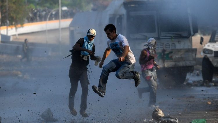 Anti-government protesters clash with security forces in Caracas