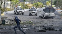 topshot-venezuela-crisis-opposition-may-day-1556791624969.jpg