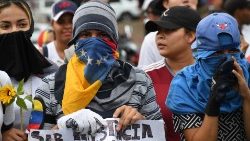 venezuela-crisis-opposition-demo-1556994716402.jpg