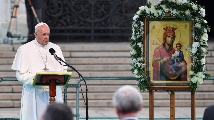 Папа Франциск на неделната молитва "Царице Небесна" в София