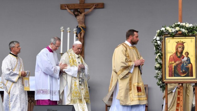 Папа Франциск на литургията в София
