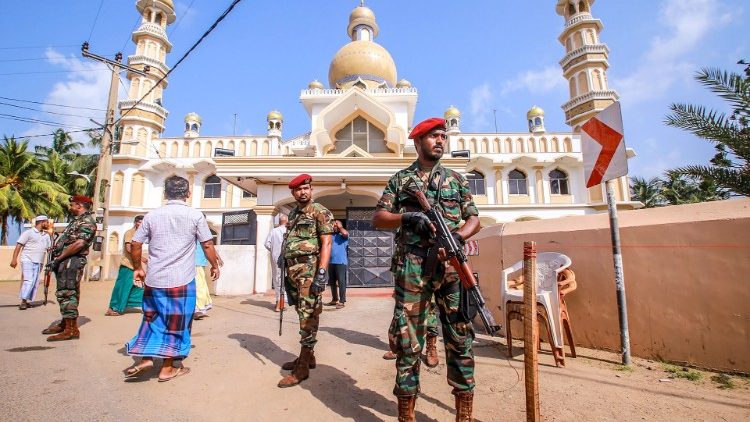 Weiterhin gibt es erhöhte Sicherheitsvorkehrungen in Sri Lanka.