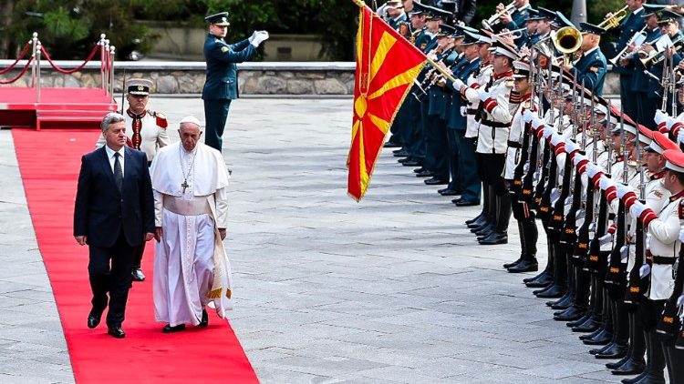 北マケドニアのイヴァノフ大統領と教皇フランシスコ　2019年5月7日　スコピエ・大統領府で