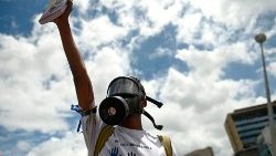 topshot-venezuela-crisis-opposition-protest-1557647634147.jpg