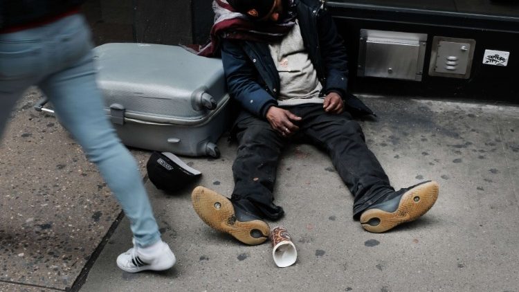 Obdachloser auf einem Bürgersteig in New York