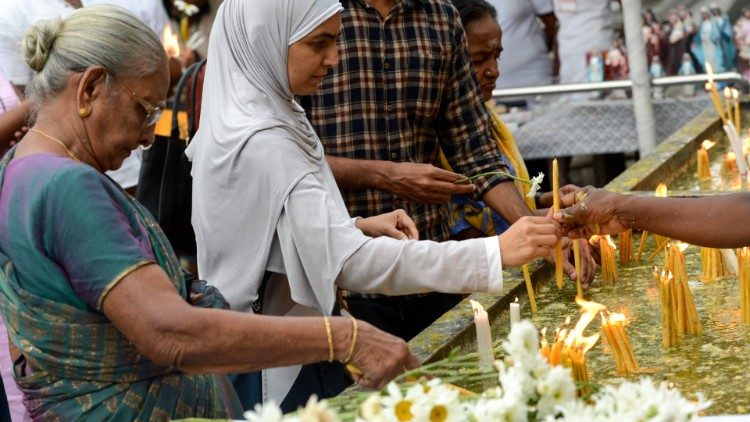 Faithful of other religions in a show of solidarity with Sri Lanka's Christian community in the wake of the Easter Sunday attacks. 