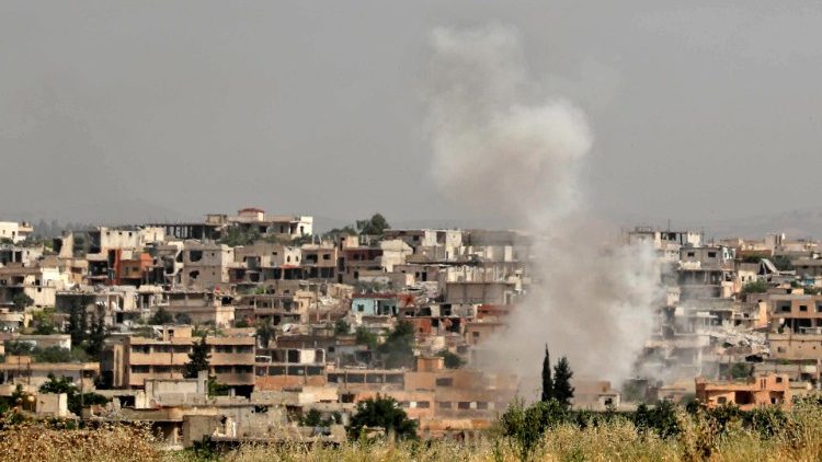 Combattimenti delle forse governative siriane contro le postazioni dei jihadisti nella regione di Idlib