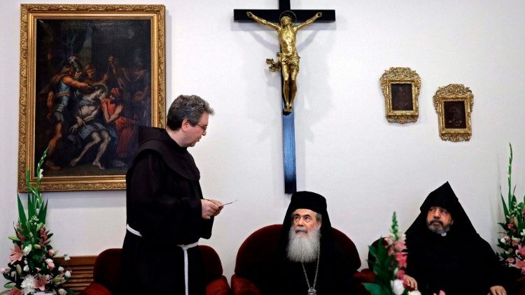 Šventosios Žemės kustodas t. Patton, graikų ortodoksų patriarchas Theophilos III ir armėnų patriarchas Nourhan Manougian