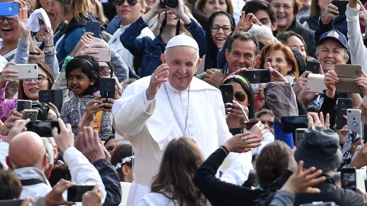 Папа Франциск сред вярващите на генералната аудиенция