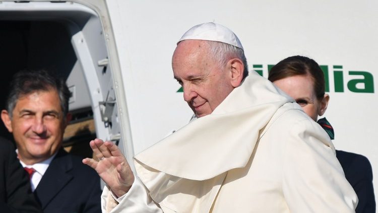 Pope Francis begins the journey to Romania