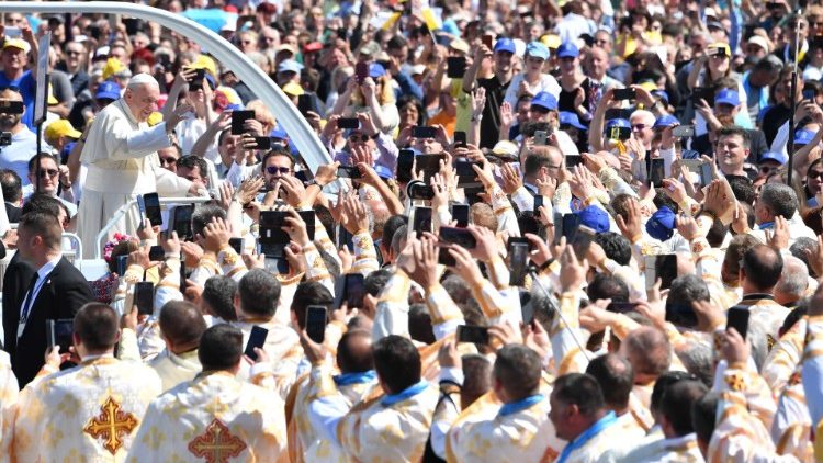Papa dolazi na Polje slobode u Blaju