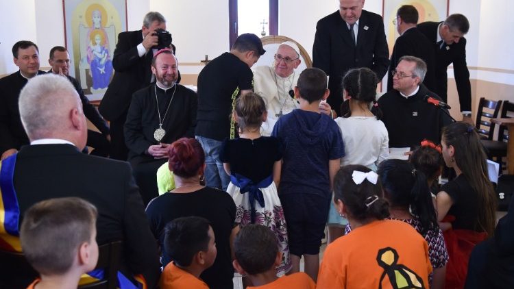 Pope Francis meets with members of the Roma community in the Barbu Lautaru district of Blaj 