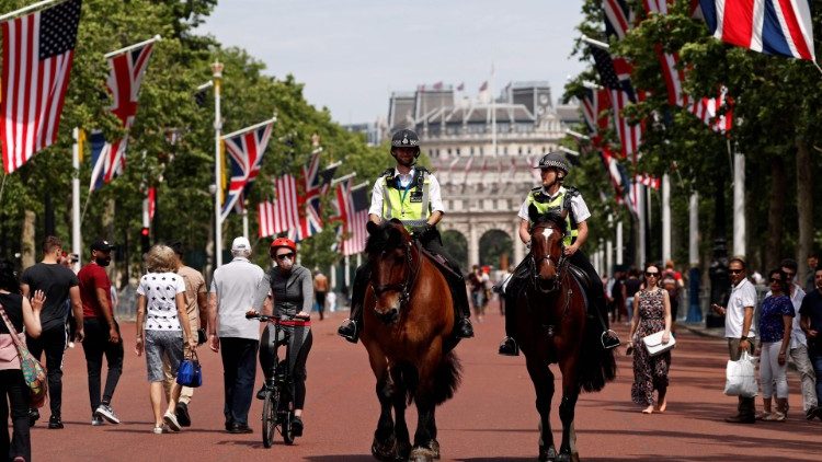 US and UK flags line London's Mall for State visit