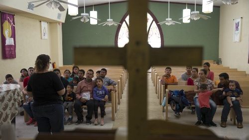 El Salvador. Mons. Escobar: per combattere le migrazioni, combattere la povertà