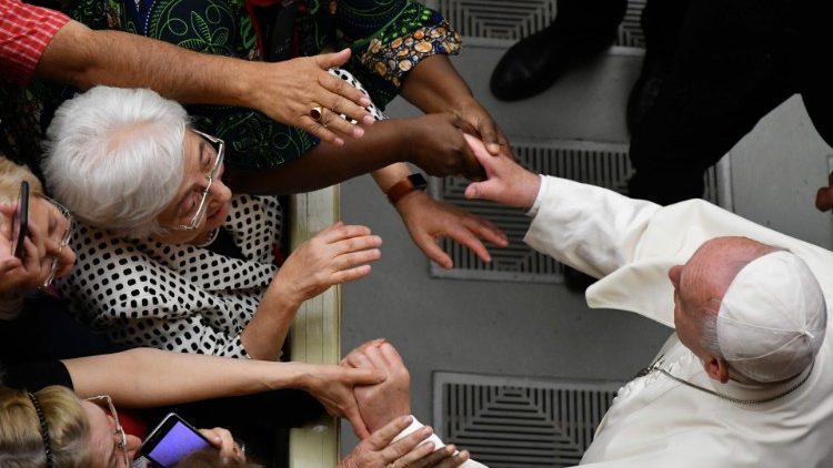 Papst bei der Begegnung mit Angehörigen der Charismatischen Erneuerung