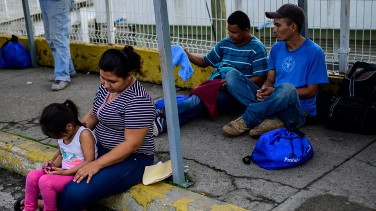 Srednjoamerički migranti na granici između Meksika i Gvatemale