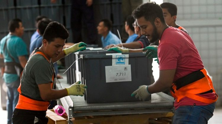 Préparation du scrutin présidentiel à Guatemala City, le 13 juin 2019.