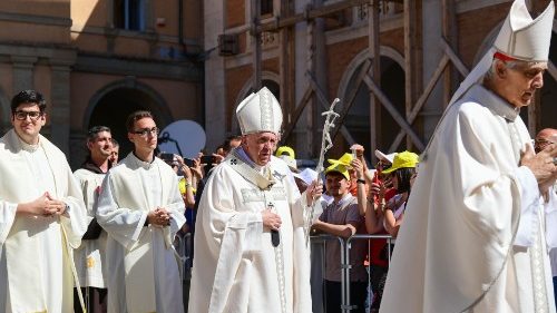 कमेरिनो में पोप का मिस्सा ˸"याद, मरम्मत, पुनर्निर्माण...एकजुट"