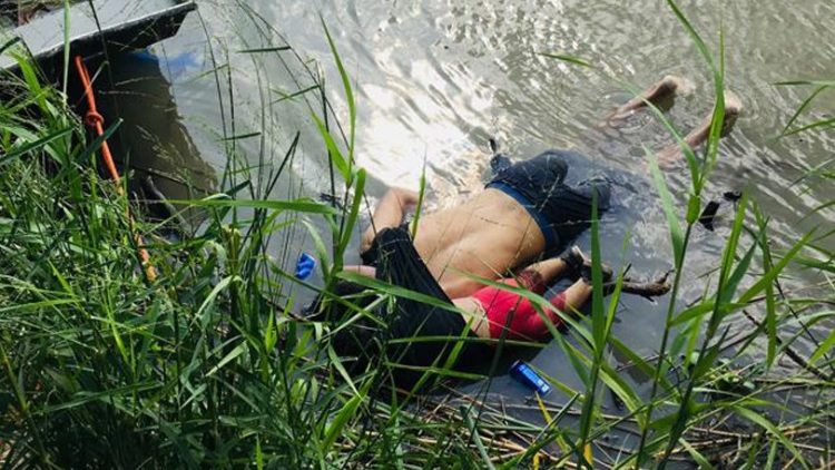 在格蘭德河溺斃的移民父女