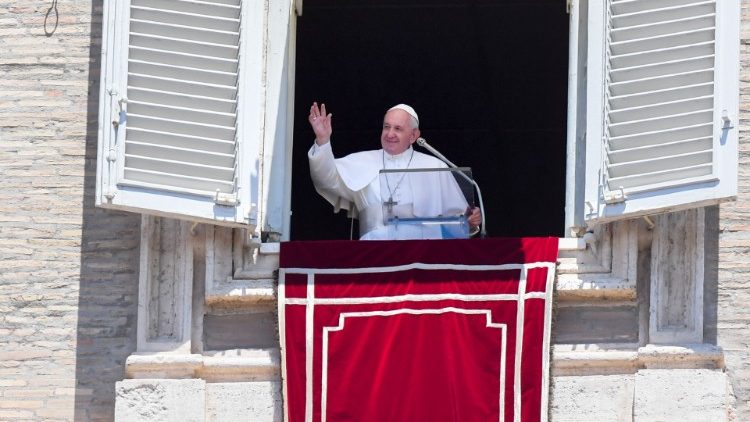 Papa Franjo nakon molitve Anđeoskog pozdravljenja na Trgu svetoga Petra