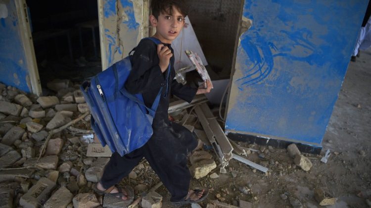 Afganistan: setki dzieci ginie od bomb
