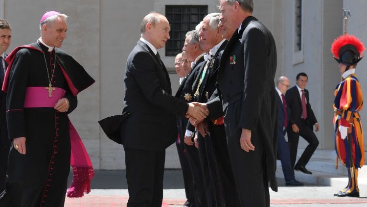 वाटिकन में रूस के राष्ट्रपति का स्वागत