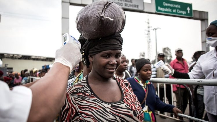Zoezi la kupima dalili za Ebola katika vituo mbalimbali viwe vya usafiri na  vituo vya matibabu ni muhimu linaloendelea nchini Rwanda kama sehemu nyingine zinazopakana na Congo DRC