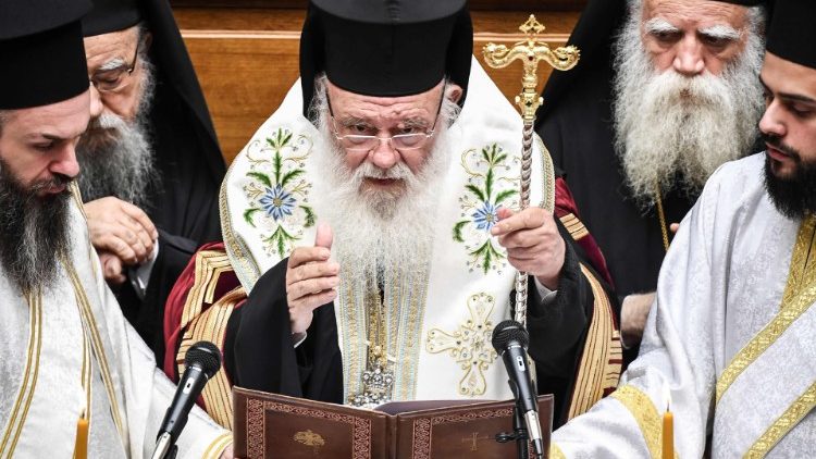 O primaz da Igreja greco-ortodoxa e arcebispo de Atenas e toda a Grécia, Ieronymos